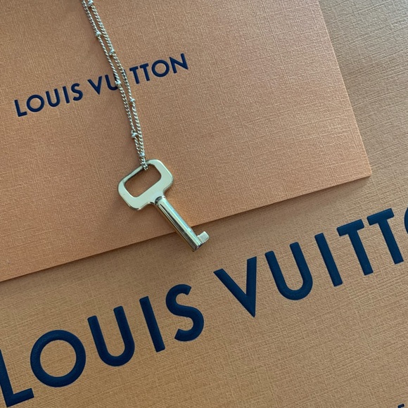π Closet closing! Hurry..
Authentic Louis Vuitton key, transfer to necklace - Picture 8 of 8